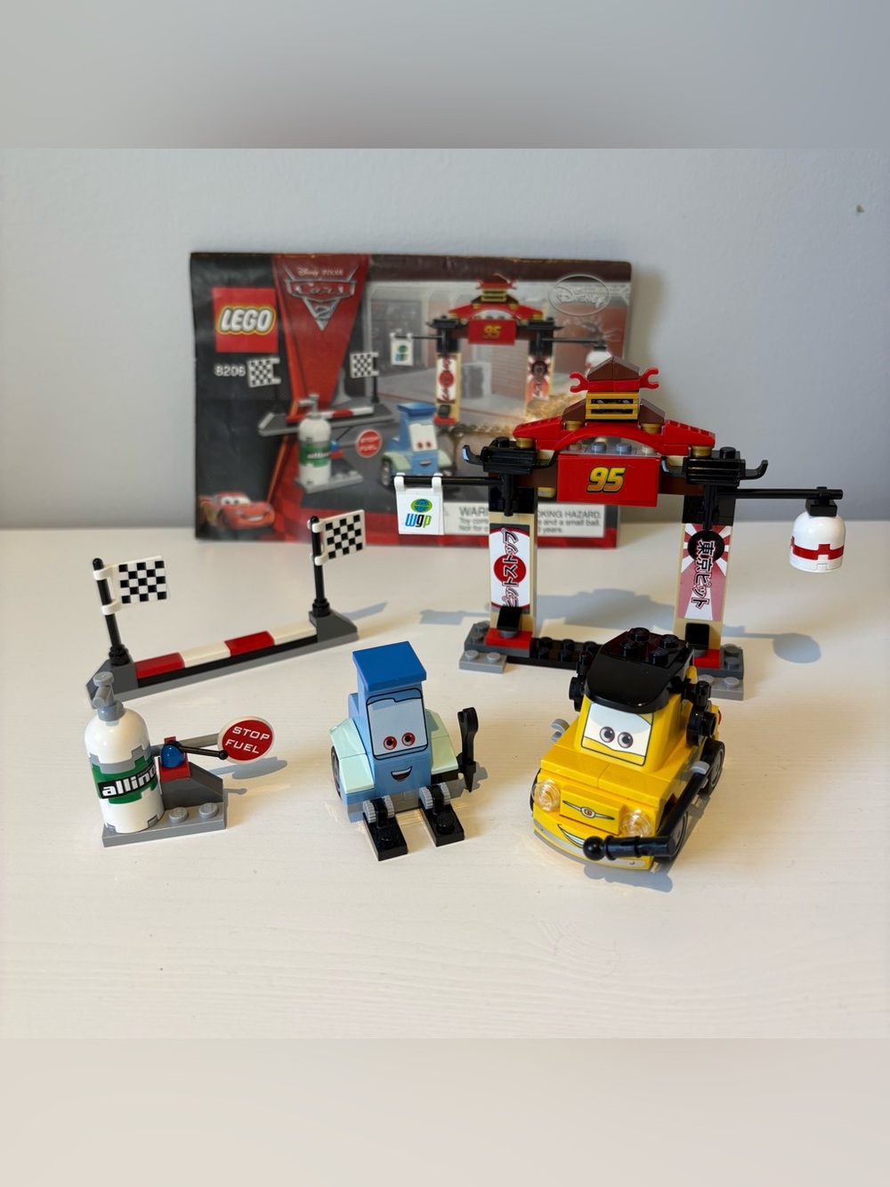 Lego 8206 Disney Pixar Cars Tokyo Pit Stop 147 Pieces 100% Complete With Manual